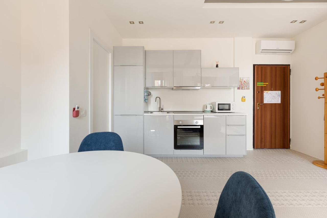 Milano Renovated Studio Apts Kültér fotó